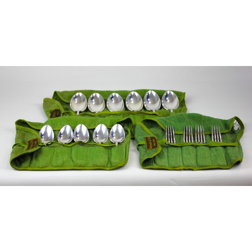 117 - Tiffany & Co. six early 20th century silver plated tablespoons, five dessert spoons and four des... 