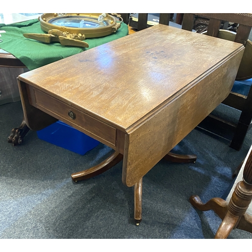 589 - An English Regency Period mahogany drop leaf supper table, c.1820, the rectangular top with frieze d... 