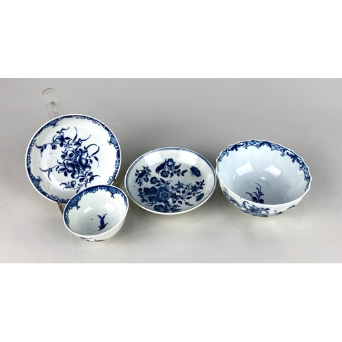 62 - An 18th century blue and white Worcester porcelain teabowl and saucer in 'Mansfield' pattern saucer ... 