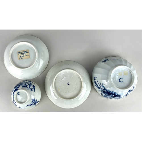 62 - An 18th century blue and white Worcester porcelain teabowl and saucer in 'Mansfield' pattern saucer ... 