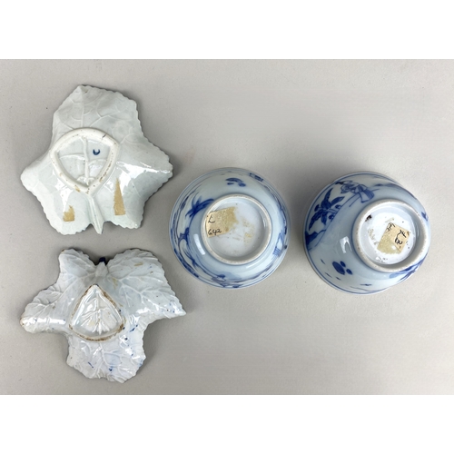 67 - Two 18th century blue and white porcelain leaf shaped pickle dishes to include a Worcester example i... 