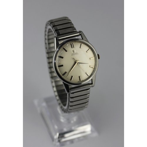 184 - An Omega automatic steel circular cased gentleman's wristwatch, the signed silvered dial with baton ... 