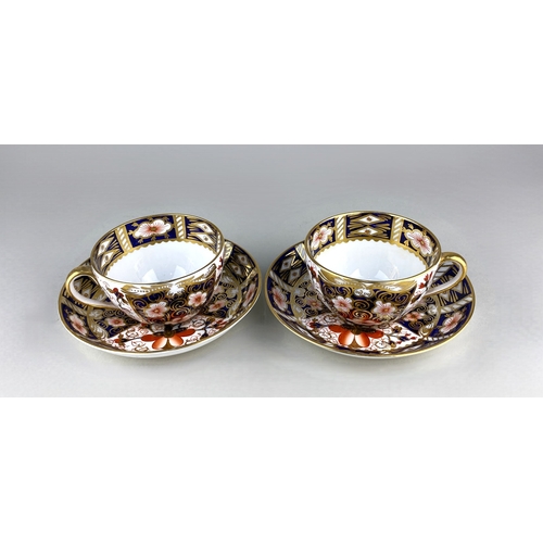 456 - A pair of Royal Crown Derby Imari porcelain tea cups and saucers, pattern 2451... 