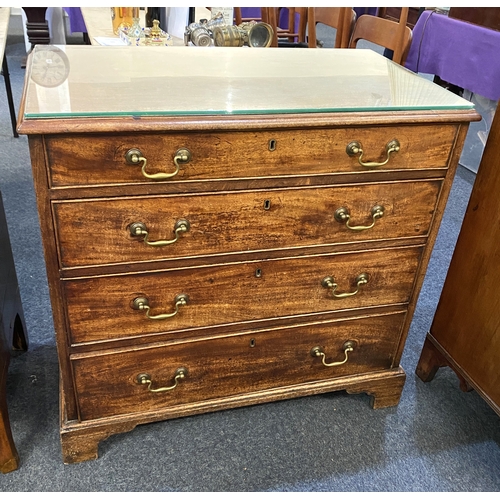 883 - A George III mahogany chest of four graduated drawers with brass swan neck drop handles, on bracket ... 