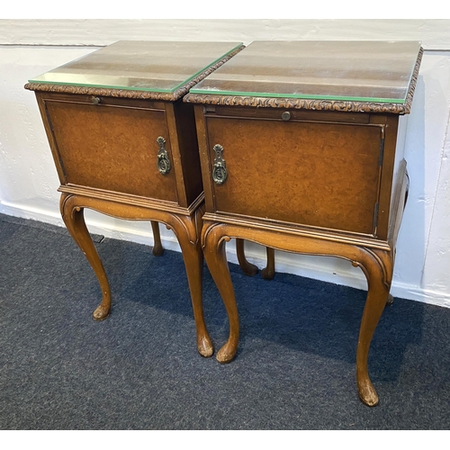 885 - A pair of good quality vintage Georgian style figured walnut bedside cabinets by Beresford & Hic... 