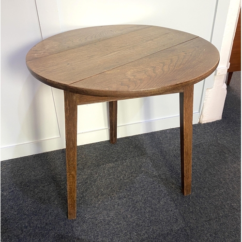 900 - An oak cricket table with circular plank top on three legged base 74.5cm diameter, 75cm high... 