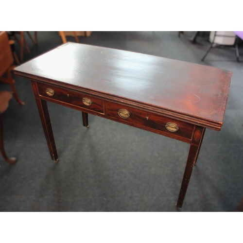 901 - A George III marquetry inlaid mahogany tea table, the hinged rectangular top with rear gate leg supp... 