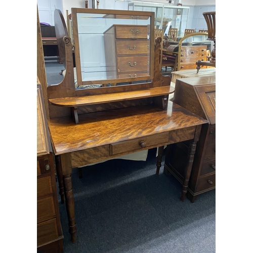 904 - An vintage mahogany dressing table, early 20th century, having a swing mirror above a shelf and sing... 