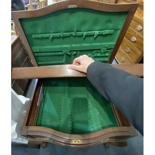 918 - An early 20th century Georgian style walnut cutlery table, the serpentine hinged top enclosing a com... 