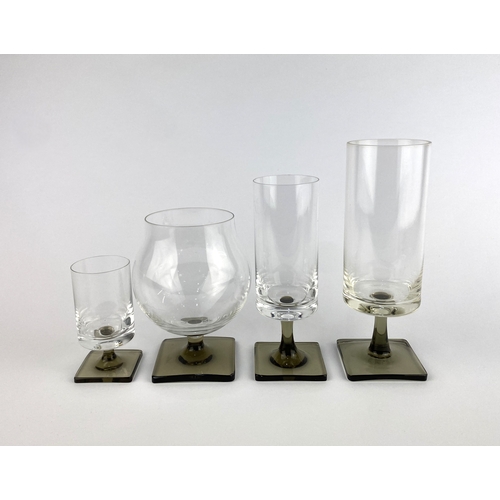 27 - George Butler Jensen (1915 - 1977) for Rosenthal: A set of four vintage 'Linear Smoke - Berlin' drin... 