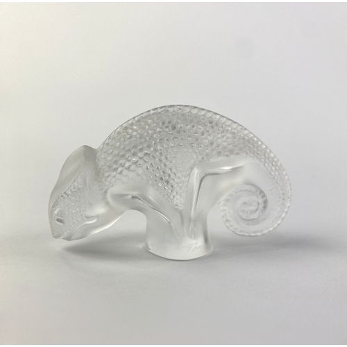 44 - A small Lalique model of a chameleon 4.5cm high