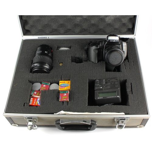 166 - A Minolta Dynax 300si camera with a zoom xi AF 35-200 lens 0.5-1m/1.6-3.3ft, a zoom AF 35-70 0.5m/1.... 
