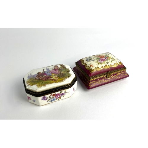21 - A 19th century continental porcelain trinket box, of canted rectangular form, decorated against the ... 