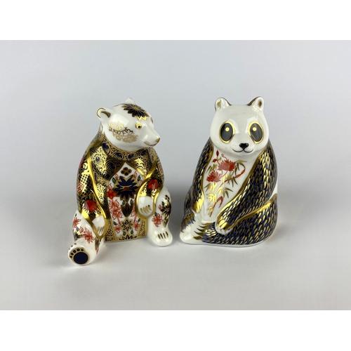 30 - A Royal Crown Derby 'Panda' paperweight, decorated in typical Imari colours, with gold stopper and r... 