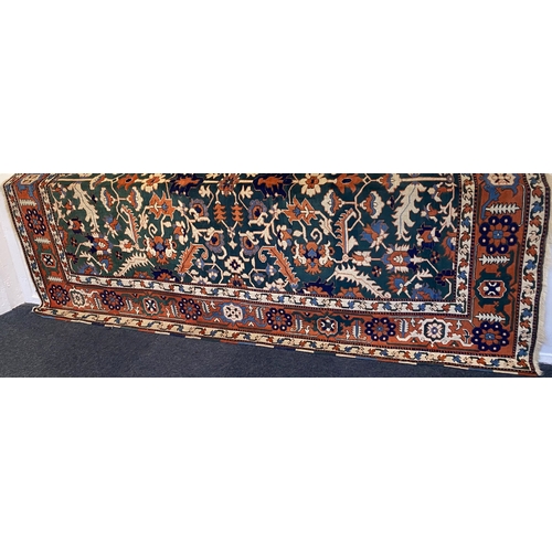457 - A good quality Persian Heriz rug, 285cm by 195cm.... 