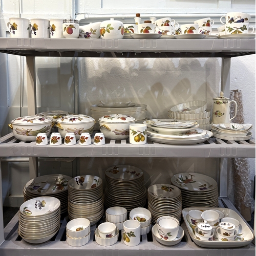 69 - A large collection of Royal Worcester 'Evesham' pattern porcelain dinner and table ware to include d... 