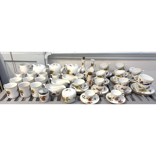 69 - A large collection of Royal Worcester 'Evesham' pattern porcelain dinner and table ware to include d... 