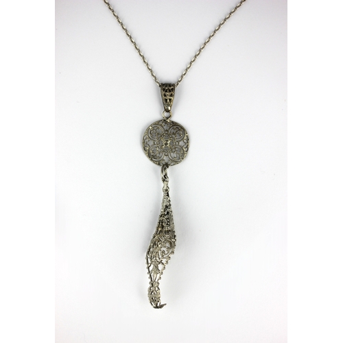 148 - A costume pendant with a neckchain