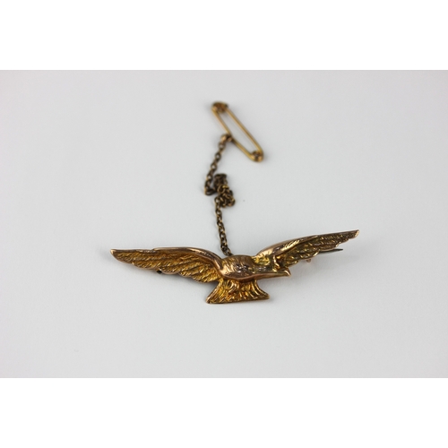154 - A First World War period gold brooch designed as the wings of the Royal Airforce detailed 9ct fitted... 
