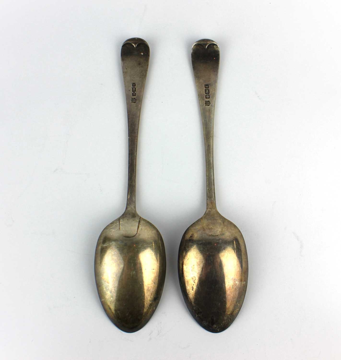 A pair of silver Old English pattern table spoons, Sheffield 1915 ...