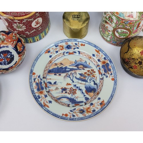 12 - Chinese and Japanese ceramics including a Quianlong cabinet plate; famille rose cabinet plates decor... 