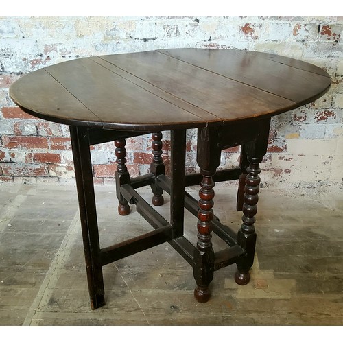 85 - A late 17th century English oak gateleg hall table, ball turned supports c.1680