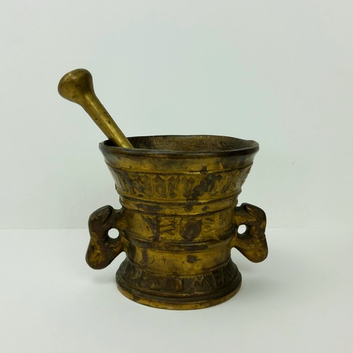 176 - A solid bronze pestle and mortar, decorated with coat of arms, 12cm diameter x 11cm high