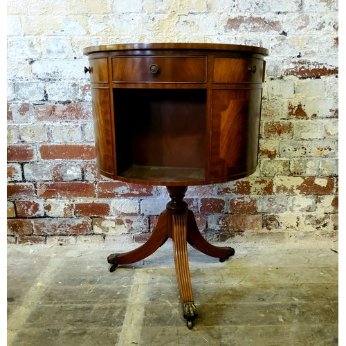 258 - An impressive Regency style mahogany drum library table, the circular flamed mahoagany and cross ban... 