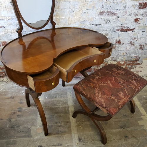 259 - An elegant flamed mahogany and satinwood strung kidney shaped dressing table with shield shaped mirr... 