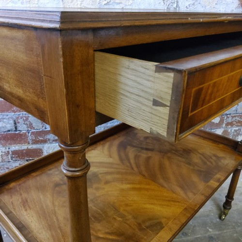 268 - A Regency style flamed mahogany and satin wood inlaid two tier buffet / console table, single drawer... 