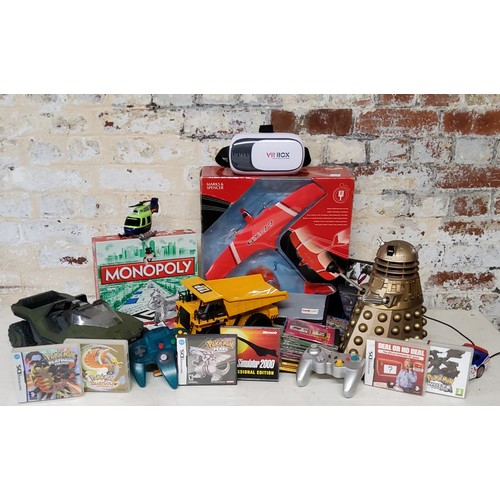 103 - Toys & Collectibles - a Nintendo controller; a VR box virtual reality head set; Halo buggy produ... 