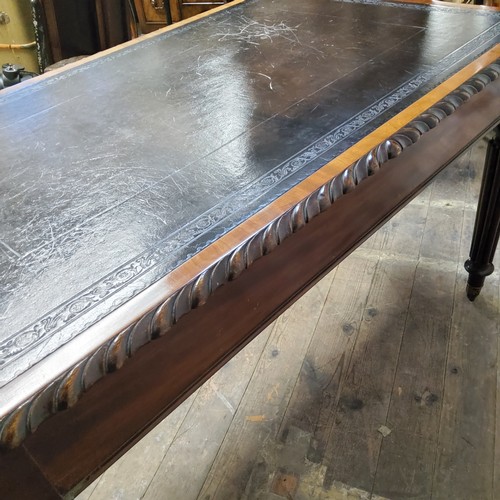 139 - A William IV mahogany library desk in the manner of Gillows, tooled black leather inlaid writing sur... 