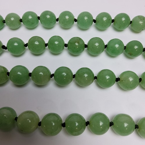 162 - A Jade bead necklace