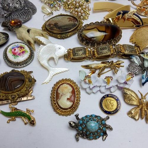 166 - Costume Jewellery - various brooches and bangles, including a reverse painted brooch, banded agate p... 