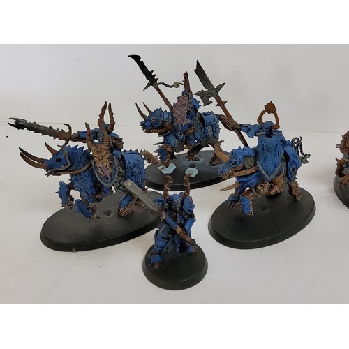 245 - War Hammer - CHAOS - including a well painted chariot model, one Lord, one magister, ten CHAOS warri... 