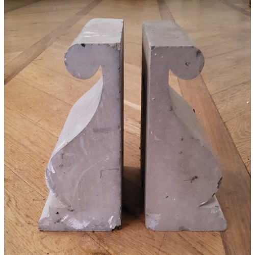 123 - A pair of reconstituted scrolling ogee corbels, useful as bookends, polished concrete, standing 23cm... 