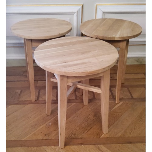 136 - A set of three circular light oak pub/tavern tables, dia 61cm x height 66cm