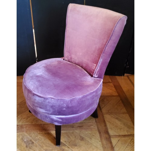 289 - A contemporary bedroom/boudoir chair, upholstered in purple crushed velvet