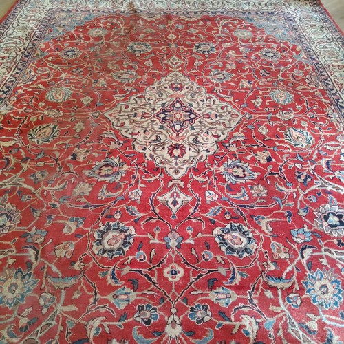 283 - A hand knotted Persian Kashan carpet400cm x 300cm