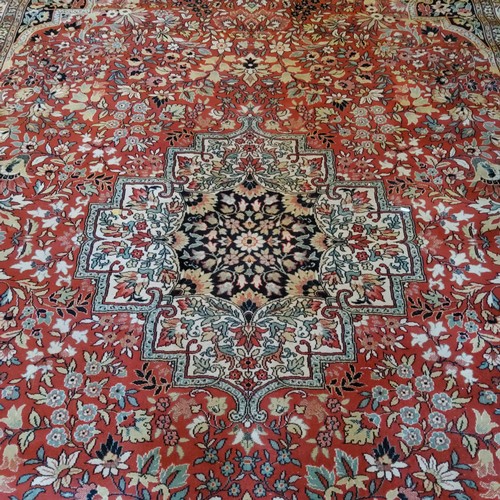 286 - A hand finished Persian Keshan rug