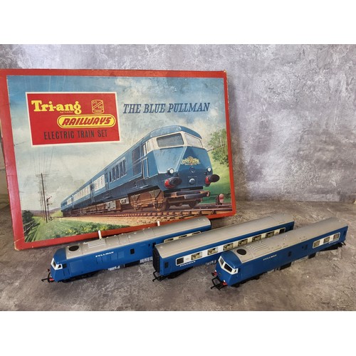 237 - A Tri-ang Hornby Electric Train Set, The Blue Pullman, RS52 Train set containing power and dummy tra... 