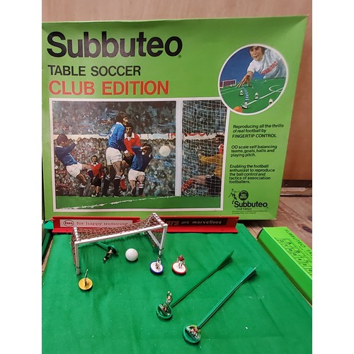 242 - Subbuteo - boxed Ref 6. Norwich team; Ref.100 Man. Utd.; Ref.154 Blackpool; Ref. 9 QPR; other loose ... 