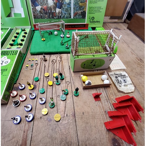 242 - Subbuteo - boxed Ref 6. Norwich team; Ref.100 Man. Utd.; Ref.154 Blackpool; Ref. 9 QPR; other loose ... 