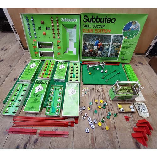 242 - Subbuteo - boxed Ref 6. Norwich team; Ref.100 Man. Utd.; Ref.154 Blackpool; Ref. 9 QPR; other loose ... 