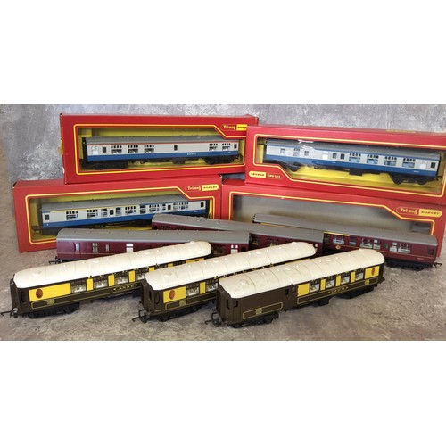 239 - Hornby - various rolling stock including R728 Brake 2nd Coach, blue with seats, boxed ; R729 blue bu... 