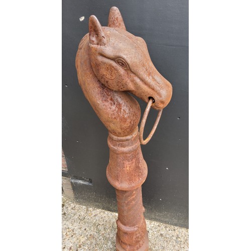 305 - Cast iron horse tethering post with tethering ring