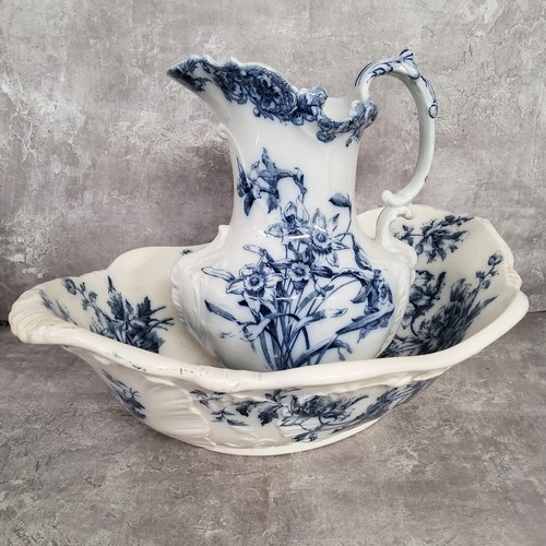 20 - A substantial Victorian Doulton Burslem Daffodil pattern wash jug and bowl