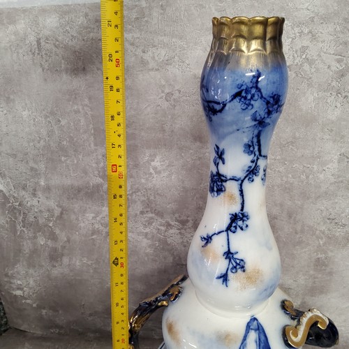 22 - A scarce substantial Victorian George Jones double gourd twin handled vase, with flow blue and gilt ... 