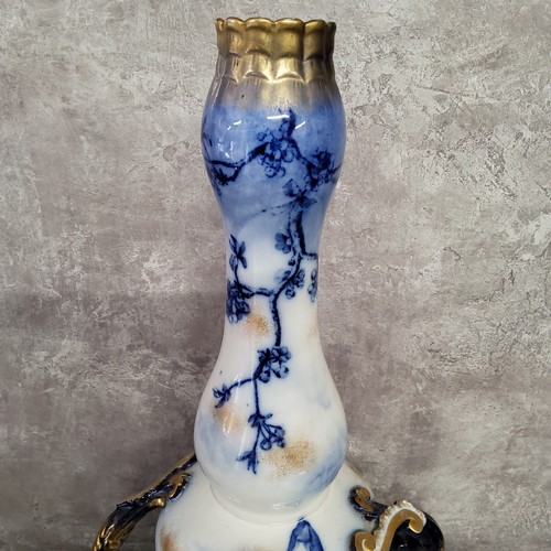 22 - A scarce substantial Victorian George Jones double gourd twin handled vase, with flow blue and gilt ... 