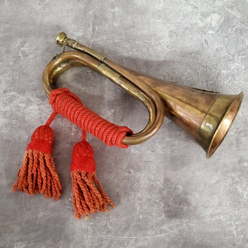 50 - Militaria - A WWI copper and brass bugle with Ontario Regiment badge of a cat with arched back withi... 